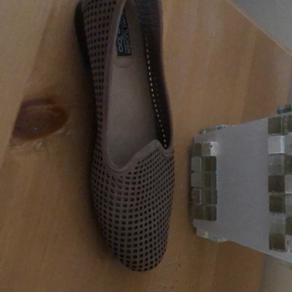Great shoes to be added to your wardrobe.